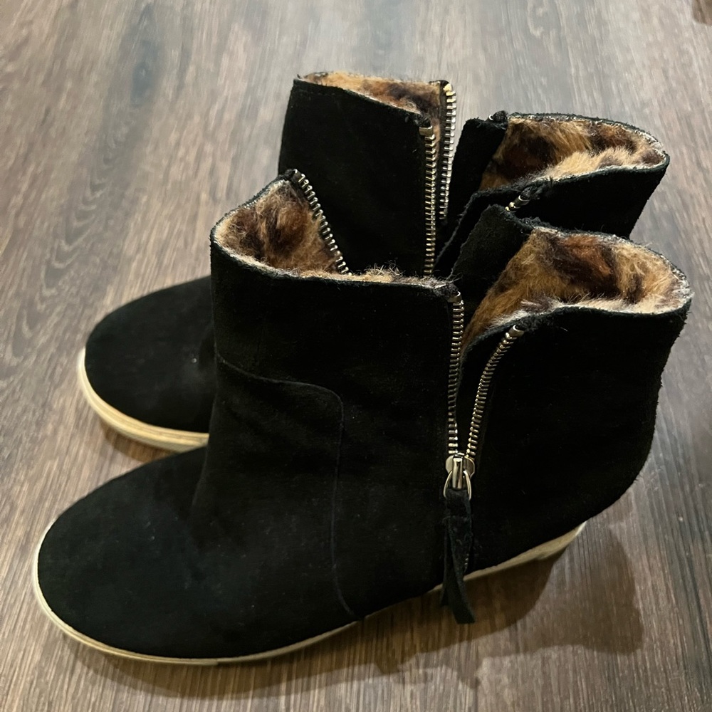 Steven Madden hidden wedge shoes